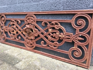 Balkon-scheeps-reling, raamrek, cast iron-rust.